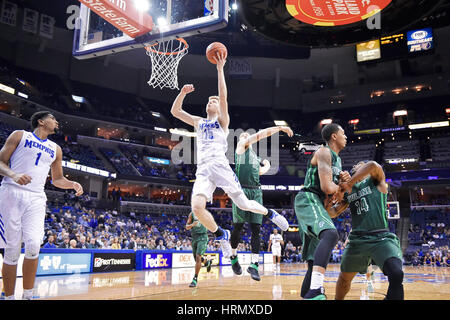 Memphis, TN, USA. 2e Mar, 2017. Rykhoek avant Memphis Tchad tente une mise en place au cours de la seconde moitié d'un jeu de basket-ball universitaire NCAA Tulane contre au FedEx Forum de Memphis, TN. Memphis a remporté 92-70. McAfee Austin/CSM/Alamy Live News Banque D'Images