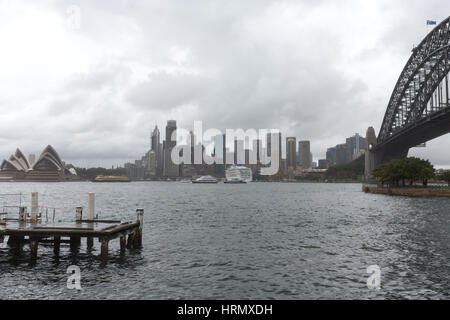 Sydney, Australie. 3e mars 2017. Une semaine de fortes pluies et des orages continue sur Sydney et certaines parties de la Nouvelle Galles du Sud, les crues éclair devrait dans l'ensemble des parties de l'État en fin de semaine. Crédit : martin berry/Alamy Live News Banque D'Images