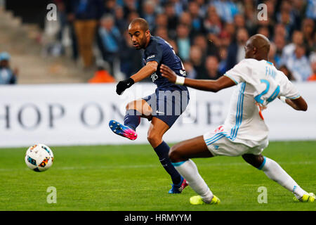 Lucas (PSG), le 26 février 2017 - Football Ligue 1 : 'Français' match entre l'Olympique de Marseille 1-5 Paris Saint-Germain au Stade Vélodrome à Marseille, France. (Photo par D. Nakashima/AFLO) Banque D'Images