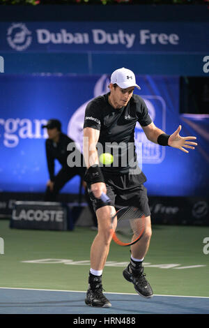 Dubaï, Émirats arabes unis. 3e Mar, 2017. Andy Murray la Grande-Bretagne sur son chemin pour gagner la demi-finale contre le français Lucas Pouille 7-5 6-1 pour atteindre son deuxième Dubai Duty Free Tennis Championships final. Auparavant, Murray a atteint la finale en 2012, perdant face à Roger Federer Crédit : Feroz Khan/Alamy Live News Banque D'Images