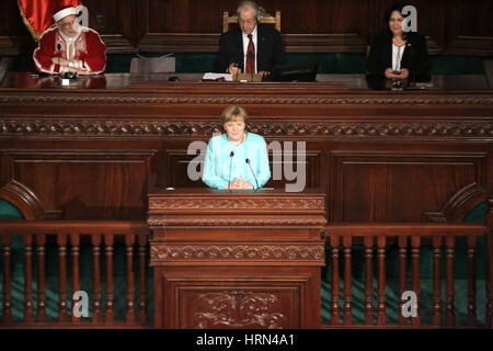 Bardo, Tunisie. 3e Mar, 2017. Le président du Parlement tunisien Mohamed Ennacer pendant qu'il reçoit Angela Merkel. En Tunisie, Bardo, Tunisie. 3 mars, 2017. La chancelière allemande, Angela Merkel, visitez la Tunisie au cours de laquelle elle aura des entretiens avec le président tunisien BEJI CAID ESSEBSI et premier ministre Youssef Chahed et prononcera un discours dans le Parlement tunisien. Credit : Mohamed Krit Midos/Alamy Live News Banque D'Images