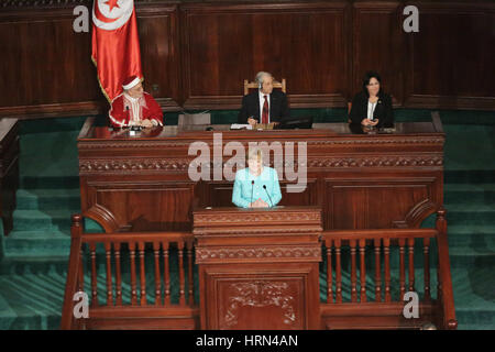 Bardo, Tunisie. 3e Mar, 2017. Le président du Parlement tunisien Mohamed Ennacer pendant qu'il reçoit Angela Merkel. En Tunisie, Bardo, Tunisie. 3 mars, 2017. La chancelière allemande, Angela Merkel, visitez la Tunisie au cours de laquelle elle aura des entretiens avec le président tunisien BEJI CAID ESSEBSI et premier ministre Youssef Chahed et prononcera un discours dans le Parlement tunisien. Credit : Mohamed Krit Midos/Alamy Live News Banque D'Images