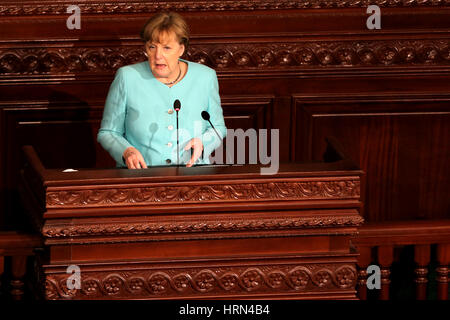 Bardo, Tunisie. 3e Mar, 2017. Le président du Parlement tunisien Mohamed Ennacer pendant qu'il reçoit Angela Merkel. En Tunisie, Bardo, Tunisie. 3 mars, 2017. La chancelière allemande, Angela Merkel, visitez la Tunisie au cours de laquelle elle aura des entretiens avec le président tunisien BEJI CAID ESSEBSI et premier ministre Youssef Chahed et prononcera un discours dans le Parlement tunisien. Credit : Mohamed Krit Midos/Alamy Live News Banque D'Images