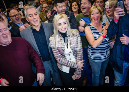 Belfast, Irlande du Nord. 03 mars 2017 - Élection de l'Assemblée de l'Irlande du Nord. Órlaithí Flynn est élu sur le premier chef à l'Ouest de Belfast Banque D'Images