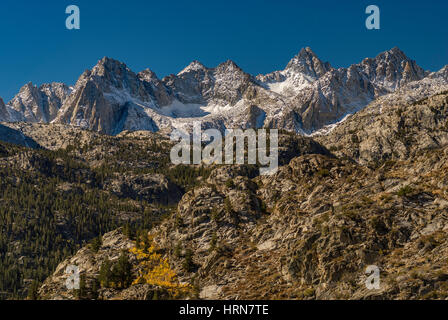 Photo montage Pic Haeckel, mont Wallace sur le lac du bassin dans la région de Sabrina Evolution, John Muir Wilderness, Sierra Nevada, Californie, USA Banque D'Images