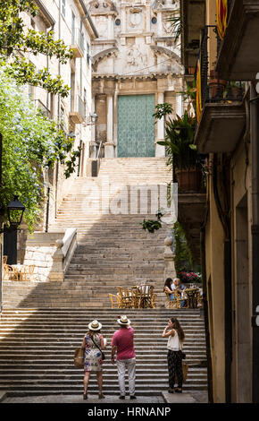 Étapes de Sant Marti Sacosta Église, vieux quartier Barri Vell, Gérone, Espagne Banque D'Images