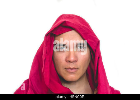 Un gros plan du visage de l'homme arabe isolé sur fond blanc Banque D'Images