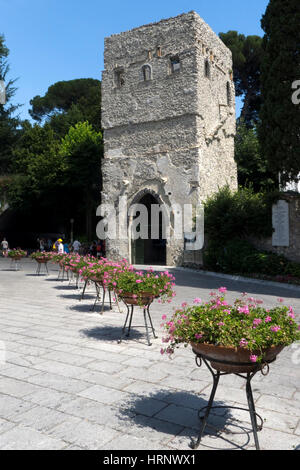 Entrée à la Villa Rufolo dans la ville italienne de Ravello dans la province de Salerne sur la côte amalfitaine en Italie Banque D'Images