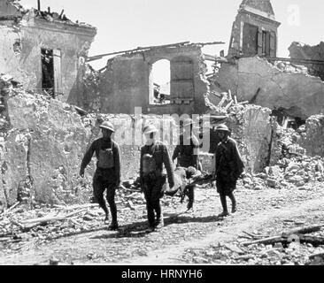 La PREMIÈRE GUERRE MONDIALE, brancardiers, 1918 Banque D'Images