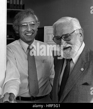 Robert Gallo et Albert Sabin, 1985 Banque D'Images