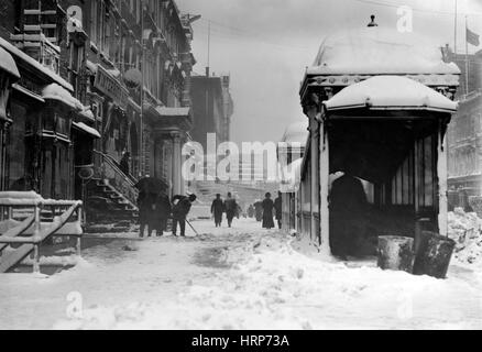 NYC, l'enlèvement de la neige, 1908 Banque D'Images