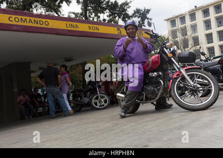 Venezuela Caracas 27/03/2013. Le port de vêtements de motard Nazaréen centre de Caracas au cours de Pâques. Banque D'Images