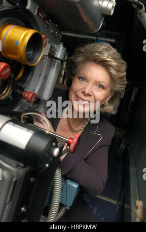 Luxembourg, Kirchberg, Viviane Reding, Commissaire européenne pour la société de l'information et des médias de poser pour le photographe à l'Utopolis Film theate Banque D'Images