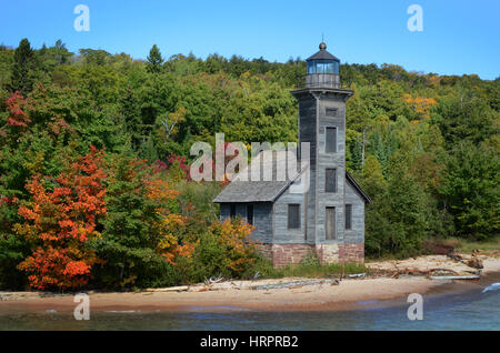 East Channel phare du début de l'automne, un phare sur la grande île, Pictured Rocks National Lakeshore, Michigan, USA Banque D'Images