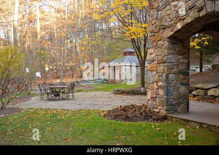 Jardin d'automne dans les montagnes Banque D'Images