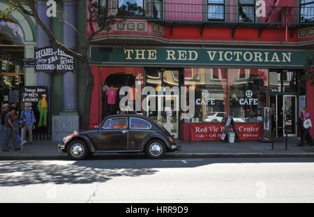 L'hôtel victorien rouge à Haight-Ashbury à San Francisco. Banque D'Images