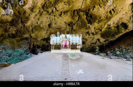 Karuhas Kuha dans le pavillion grotte Phraya Nakhon, Thaïlande Banque D'Images