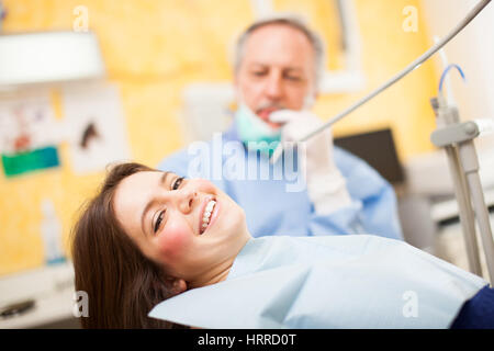 Portrait of a smiling patient et son dentiste Banque D'Images