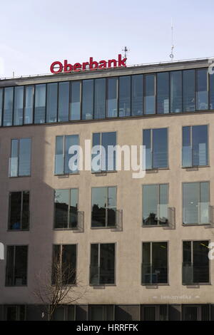 PRAGUE, RÉPUBLIQUE TCHÈQUE - 3 mars : à partir de la 3-Banken-Gruppe Oberbank logo de l'entreprise sur le bâtiment de l'administration centrale tchèque le 3 mars 2017 à Prague, République tchèque r Banque D'Images