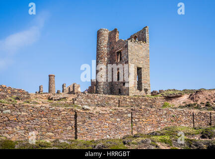 Royaume-uni, le sud-ouest de l'Angleterre, Cornwall, St Agnes Heritage Coast, le site minier de Cornish historique papule Coates, ruines de timbres et de caprices Fra Banque D'Images