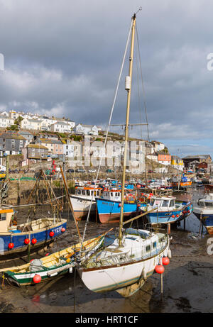 Mevagissey port à marée basse Banque D'Images
