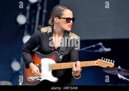 MADRID - SEPT 13 : Anna Calvi à performance Festival Dcode le 13 septembre 2014 à Madrid, Espagne. Banque D'Images