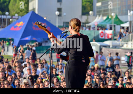 MADRID - SEPT 13 : Anna Calvi à performance Festival Dcode le 13 septembre 2014 à Madrid, Espagne. Banque D'Images