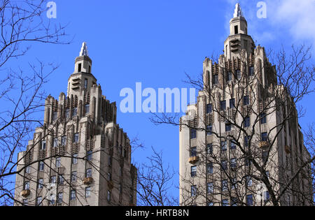 Les tours jumelles de l'immeuble El Dorado sur Central Park West, New York City Banque D'Images