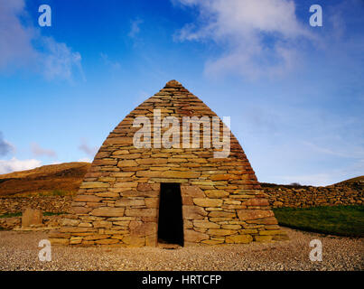 La fin de W en forme de bateau, Gallarus oratory, Dingle, Irlande : peut-être sur le modèle des églises en bois, l'oratoire ressemble à un bateau retourné. Banque D'Images