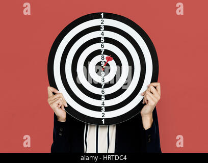 Dartsboard l'usure d'affaires Bullseye Banque D'Images