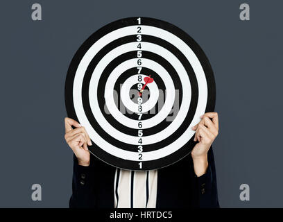 Dartsboard l'usure d'affaires Bullseye Banque D'Images