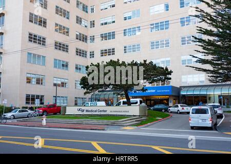 À l'entrée avant de Parnassus Heights campus de l'Université de Californie à San Francisco (UCSF) hôpital à San Francisco, Californie, 5 janvier 2017. Banque D'Images