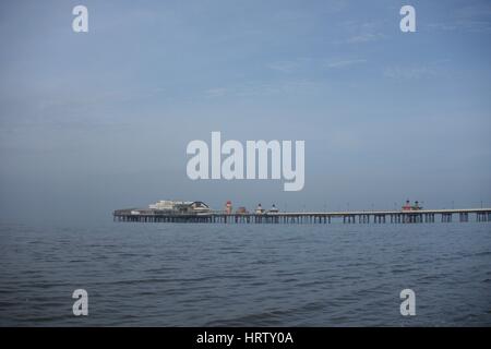 Blackpool North Pier à marée haute Banque D'Images