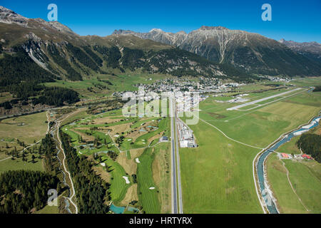 L'aérodrome de Samedan am Inn, Samedan, Engadine Golf Saint Moritz, Piz Crasta Mora, le Piz Ot, Engadine, Canton des Grisons Banque D'Images