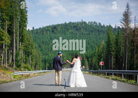 Portrait of happy couples. barbu et une brune dans une couronne. L'amour. Banque D'Images