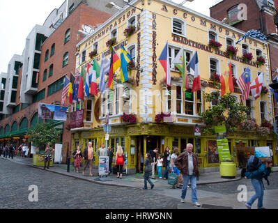 L 'Oliver Half-penny Bridge St' Pub. Temple Bar. Dublin. L'Irlande. L'Europe. Banque D'Images