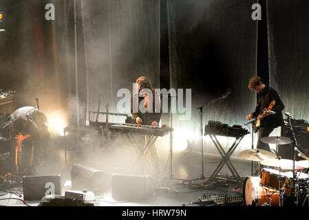 Barcelone - NOV 20 : Beach House (dream pop) de Baltimore en concert au stade Apolo le 20 novembre 2015 à Barcelone, Espagne. Banque D'Images