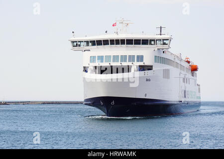 Rostock, Allemagne - Mai 30th, 2016 : Le tout nouveau ferry Scandlines navire hybride Berlin arrivant à Rostock Gedser de de Warnemunde au Danemark. Banque D'Images