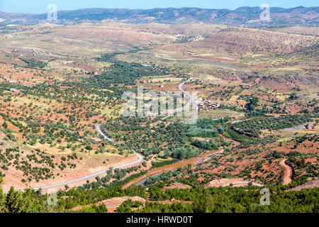 Montagnes de l'Atlas, au Maroc. Paysage entre cascades d'Ouzoud et Ouled Ayad. Banque D'Images