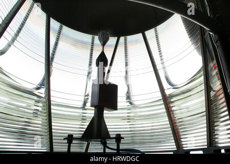 Logement moderne lanterne de phare avec LED et écran de Fresnel. Cromwell Point, comté de Kerry, Irlande Banque D'Images