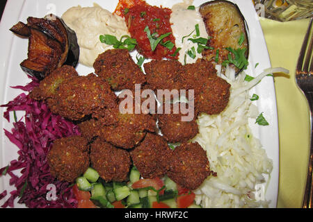 assiette falafel Banque D'Images