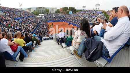 Barcelone - APR 26 : les spectateurs à l'ATP Open de Barcelone Banc Sabadell Conde de Godo Tournament le 26 avril 2015 à Barcelone, Espagne. Banque D'Images