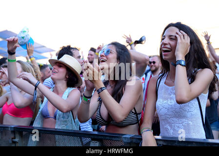 Barcelone - JUN 20 : personnes dans un concert au festival Sonar le 20 juin 2015 à Barcelone, Espagne. Banque D'Images