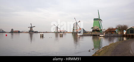 Reconstruit en bois, moulins à vent et de logement Zaans, Pays-Bas Banque D'Images