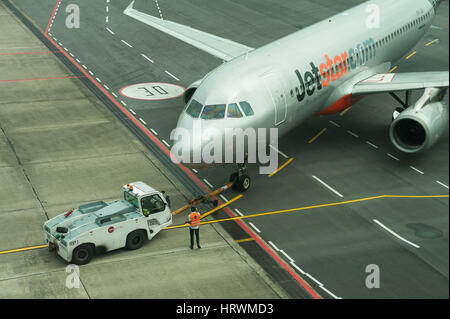 25.01.2017, Singapour, République de Singapour, en Asie - Un avion sur le tarmac de l'aérogare 1 à l'aéroport Changi de Singapour. Banque D'Images