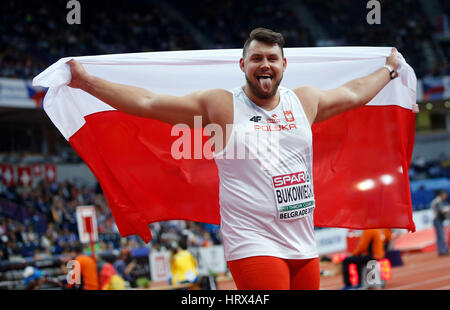 Belgrade, Serbie. 4e Mar, 2017. Pologne Konrad Bukowiecki du célèbre après avoir remporté la médaille d'or dans l'épreuve du lancer du poids final à l'Europe d'athlétisme en salle 2017 à l'Aréna Kombank à Belgrade, en Serbie, le 4 mars 2017. Credit : Predrag Milosavljevic/Xinhua/Alamy Live News Banque D'Images