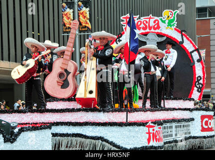 Houston, USA. 4e Mar, 2017. Une bande mexicaine effectuer pendant la Parade de rodéo de Houston de Houston, aux États-Unis, le 4 mars 2017. Credit : Zhang Yongxing/Xinhua/Alamy Live News Banque D'Images