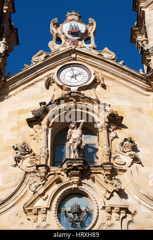 Donostia-San Sebastian : la statue de Jésus sur la Basilique de Saint Marie du Chœur, église paroissiale catholique romaine baroque achevée en 1774 Banque D'Images