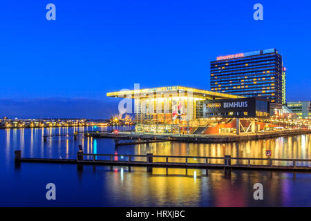 Amsterdam, Pays-Bas - 24 Février 2016 : Muziekgebouw aan 't IJ, Bimhuis et Mövenpick Hotel Banque D'Images