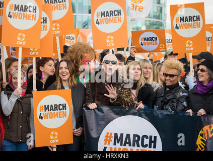 (De gauche à droite) Mel C, Annie Lennox, et Emeli Sande , au début de l'événement Mars4Femmes à Londres, avant de la Journée internationale de la femme. Banque D'Images